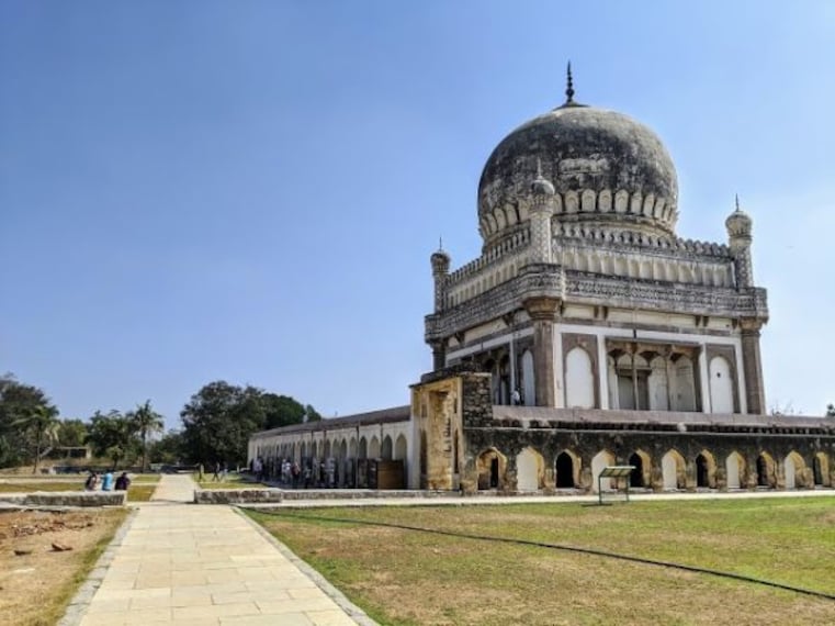 Qutb Shahi Tombs_1